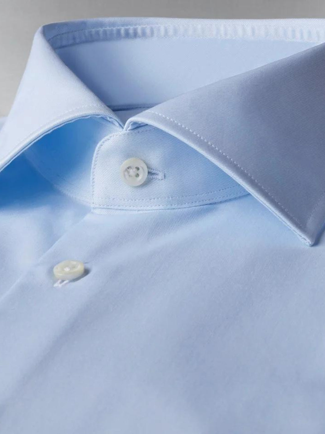 FITTED BODY LIGHT BLUE TWILL SKJORTE