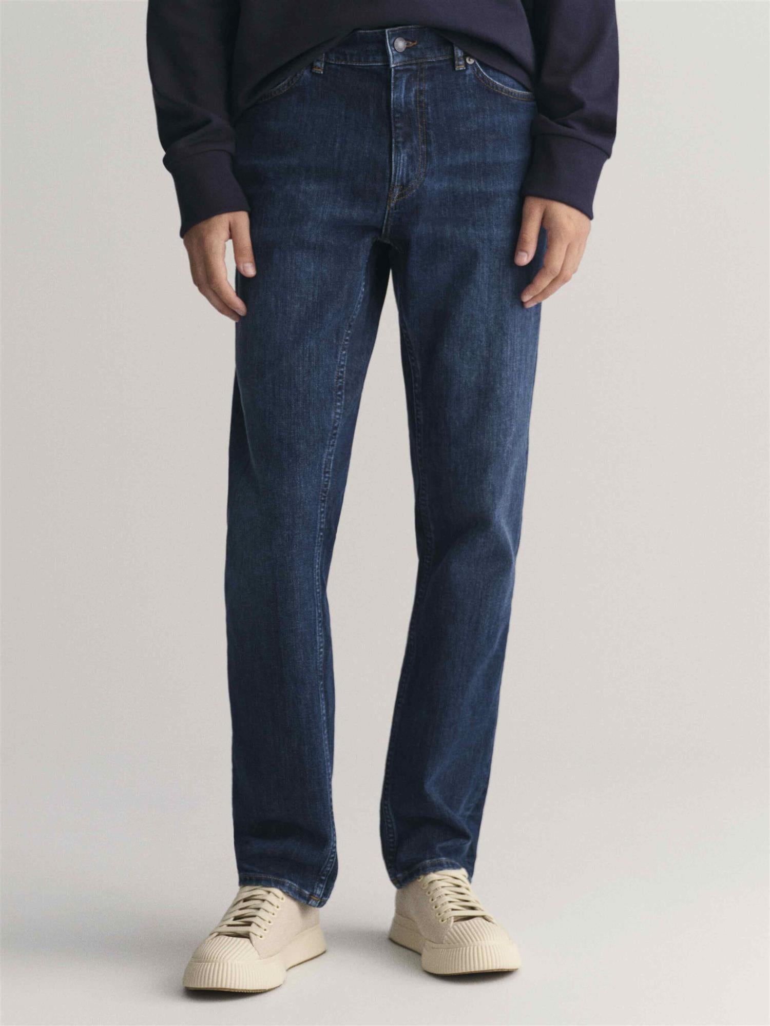 REGULAR FIT JEANS