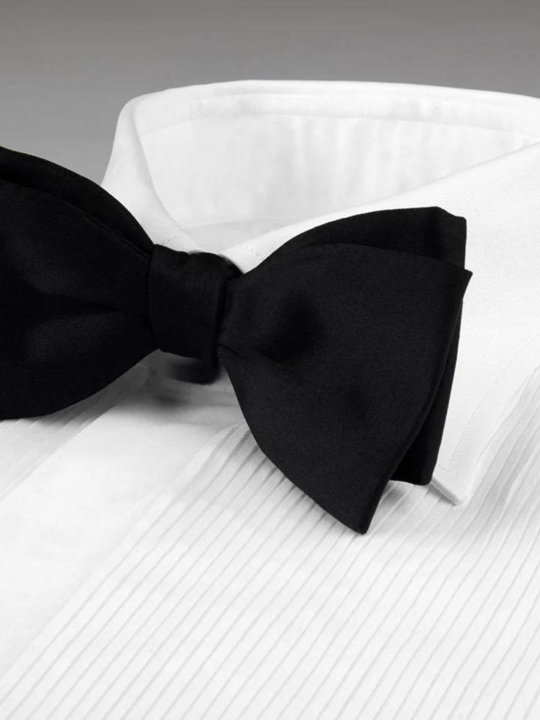 FITTED BODY SMOKINGSKJORTE MED VANLIG KRAGE