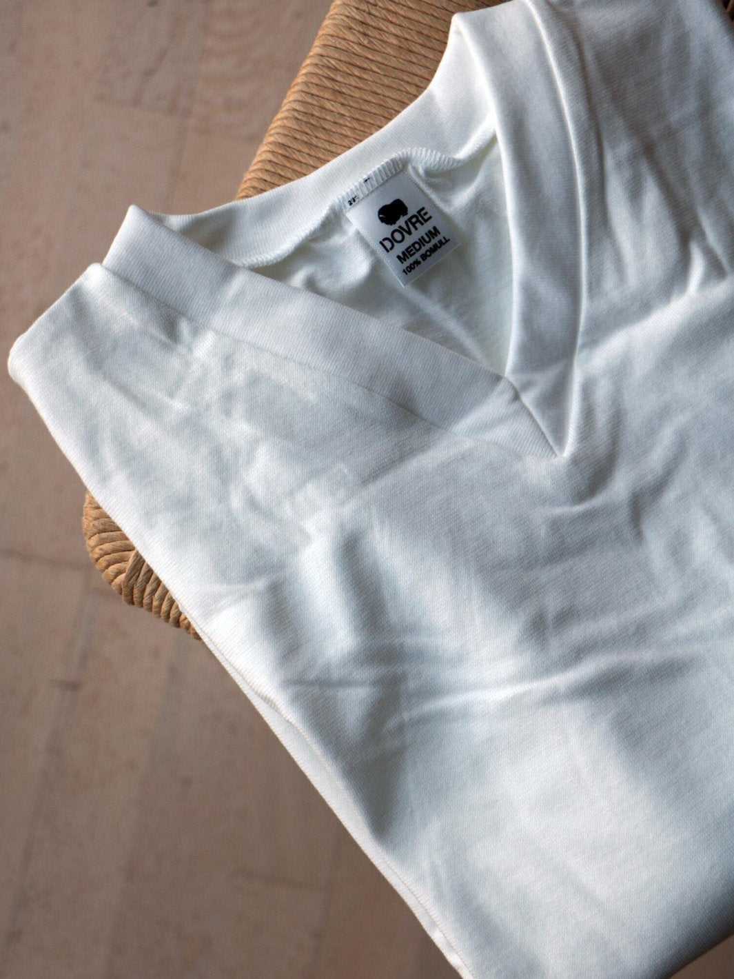 T-SKJORTE V-HALS JERSEY ØKOLOGISK BOMULL