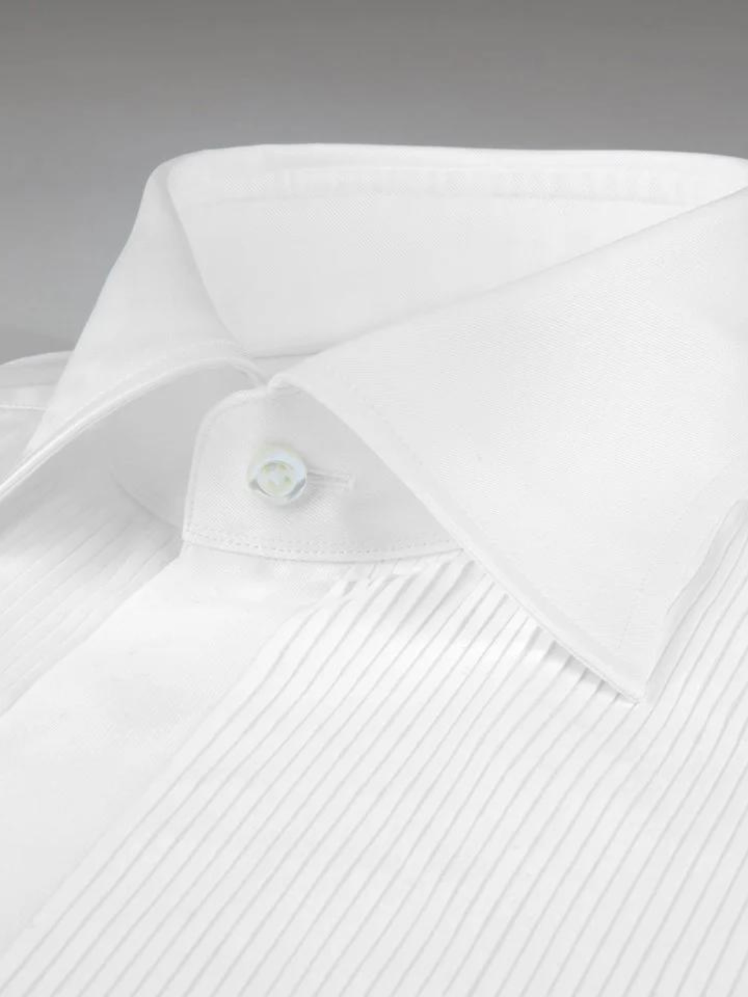 FITTED BODY SMOKINGSKJORTE MED VANLIG KRAGE