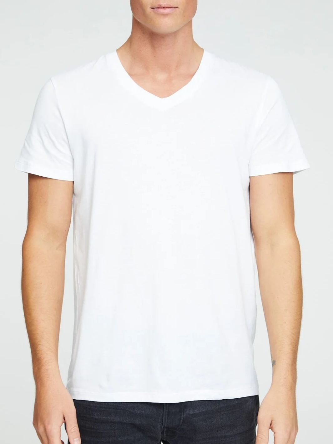 V-NECK T-SHIRT