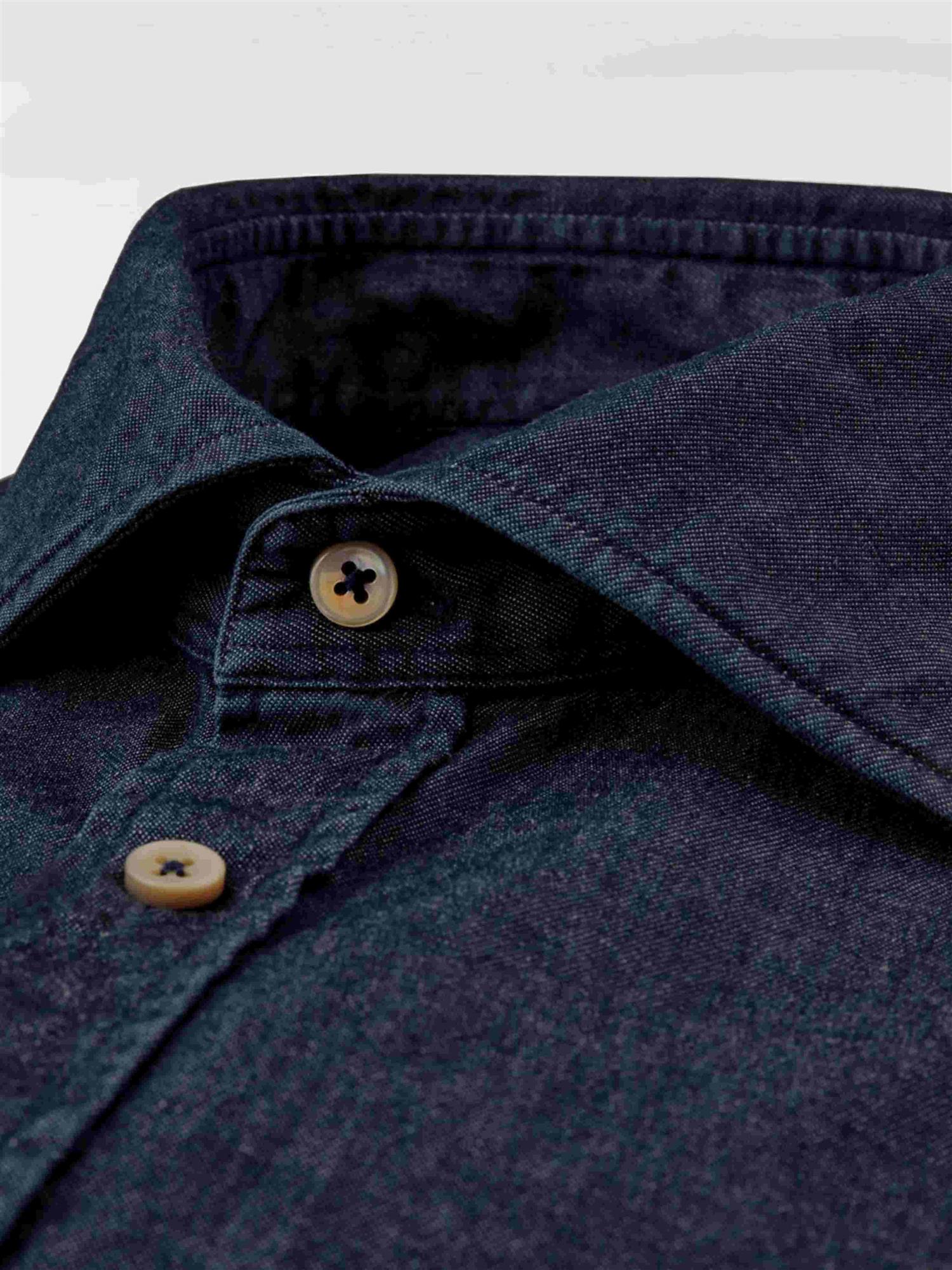 FITTED BODY DENIM SHIRT