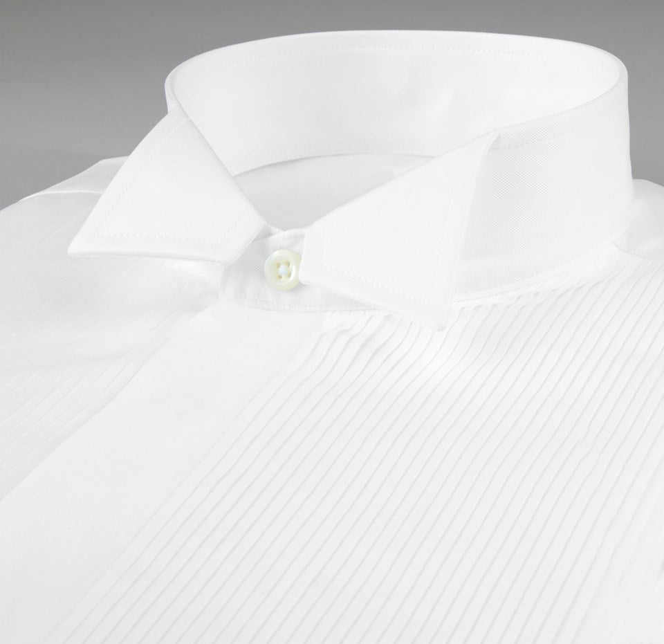 FITTED BODY SMOKINGSKJORTE MED KNEKK