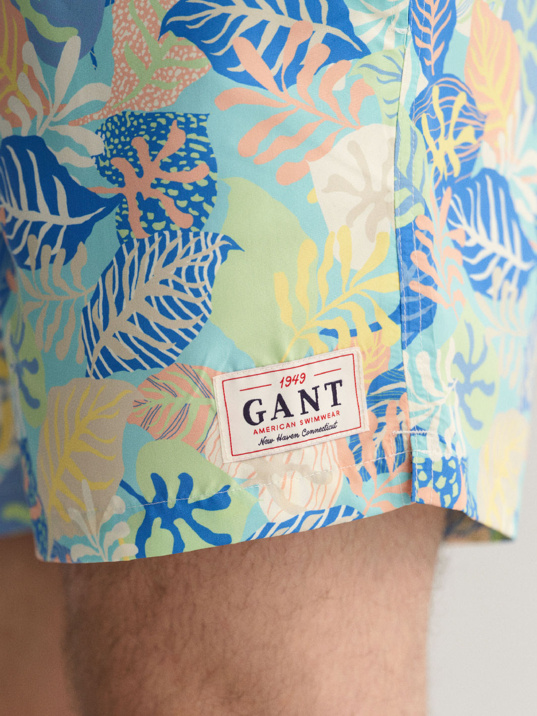 TROPICAL PRINT SWIM SHORTS