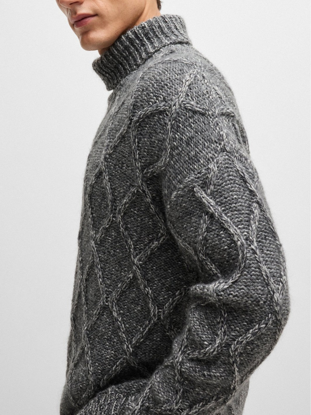 RELAXED-FIT CABLE KNIT SWEATER